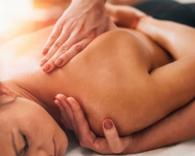 Massage trị liệu đầu cổ vai gáy + Đá nóng (60')